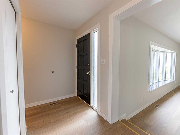 3rd image of 10 E Tee Rd
