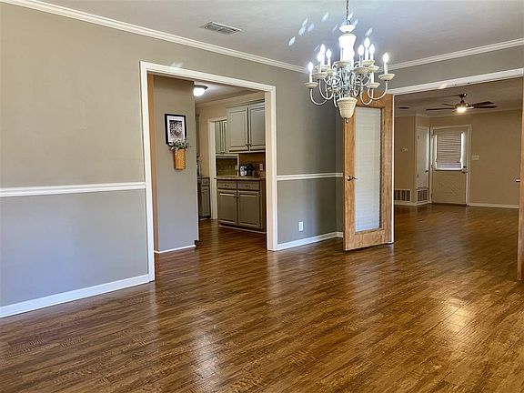 4th image of 14 Highland Hills Ln