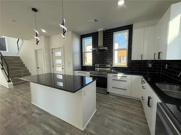 2600 W Bonnie Ln, Rogers, AR 72758