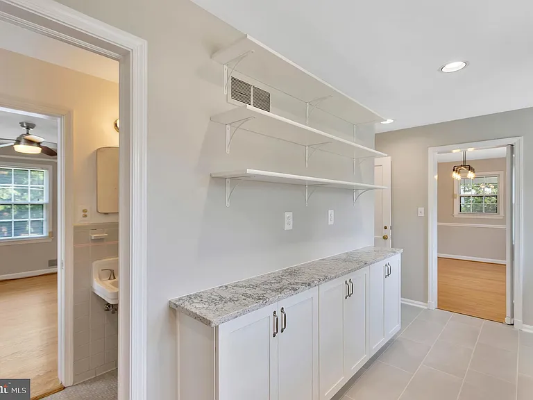 970 N Quintana St — Photo 13