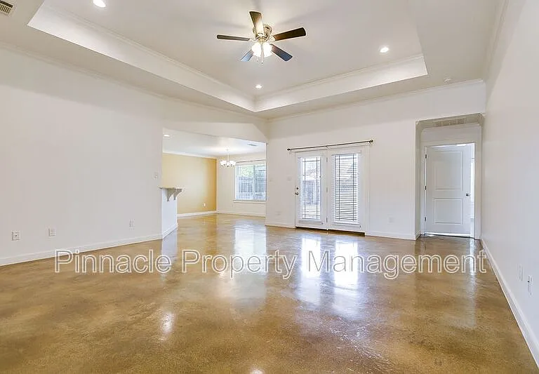 5918 Southampton Pl — Photo 5