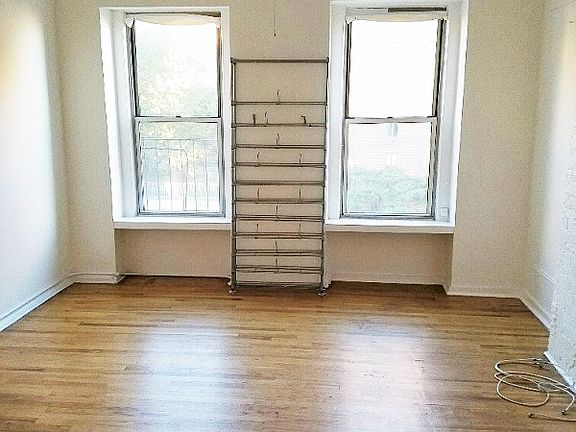 3rd image of 626 E 14th St APT 20
