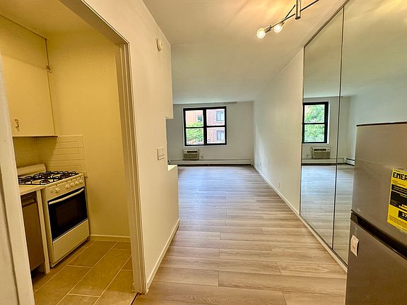 5th image of 229 E 29th St #2G
