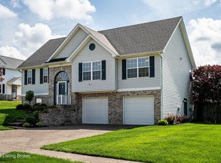 6413 Mossy Oaks Dr, Louisville, KY 40291