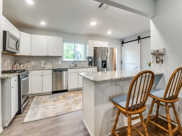 217 Willow St, Hurst, TX 76053