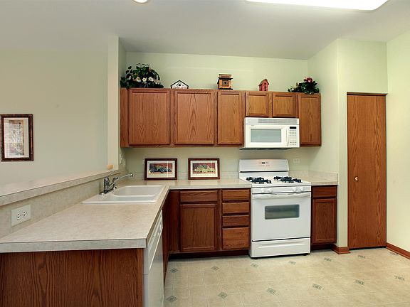 4th image of 136 Enfield Ln