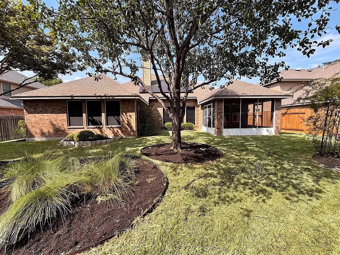 3 bed, 2085 sqft, $1,800 — Photo 1