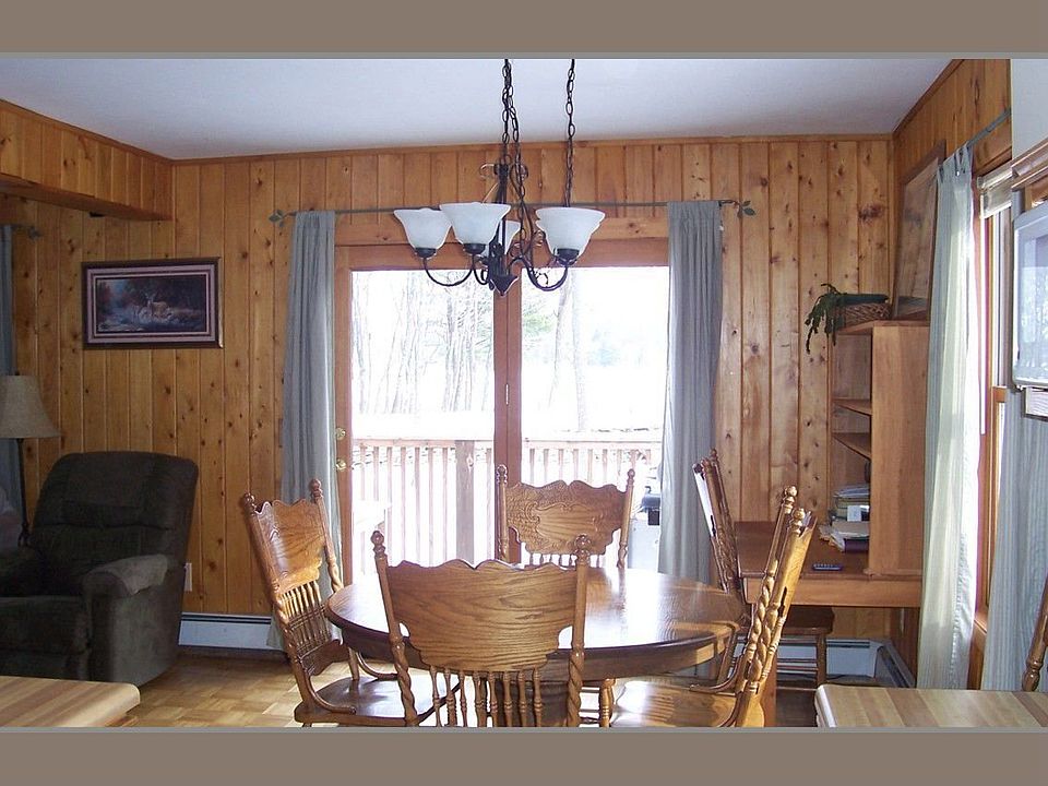 dining room overlooks lake