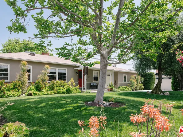 1104 N Beachwood Dr, Burbank, CA 91506
