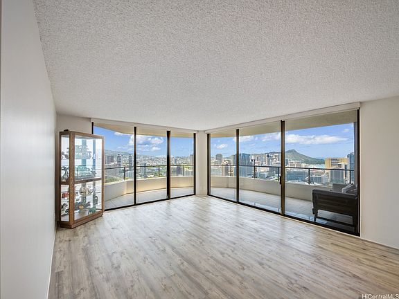 4th image of 1910 Ala Moana Blvd APT 40D