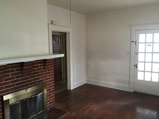 2nd image of 21 E 33rd St