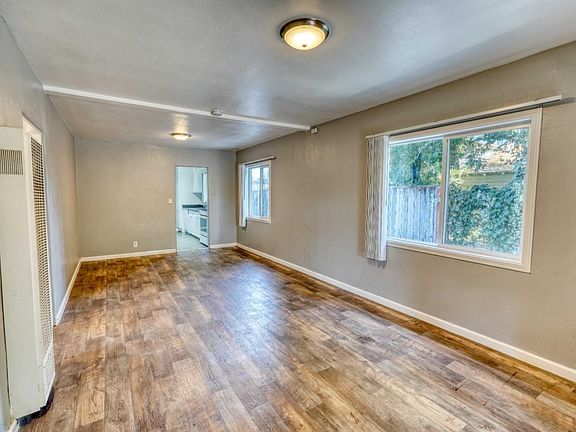 5th image of 1871 Woodland Ave