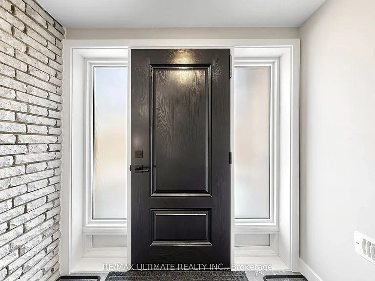 10 Warbeck Pl #UPPER — Photo 2