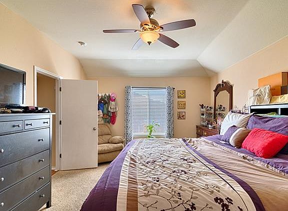 3rd image of 1508 Uvalde Dr