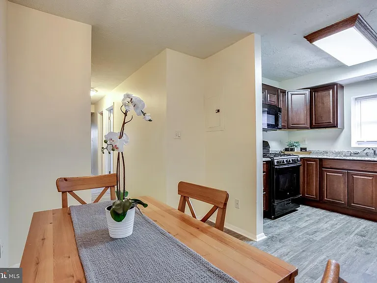 11902 Tarragon Rd #D — Photo 8