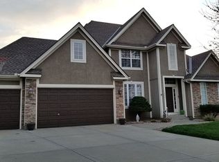1836 NE Park Ridge Cir, Lees Summit, MO 64064