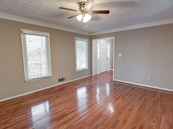 4th image of 2885 Shurburne Dr