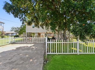 806 Deer Dr, Bay Saint Louis, MS 39520