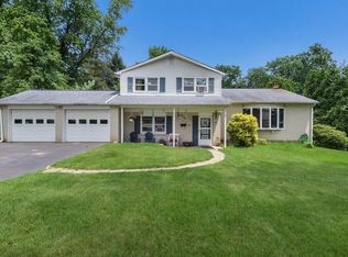 745 Honeysuckle Dr, Warminster, PA 18974