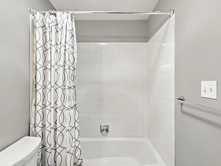4874 Vermilion Dr — Photo 16