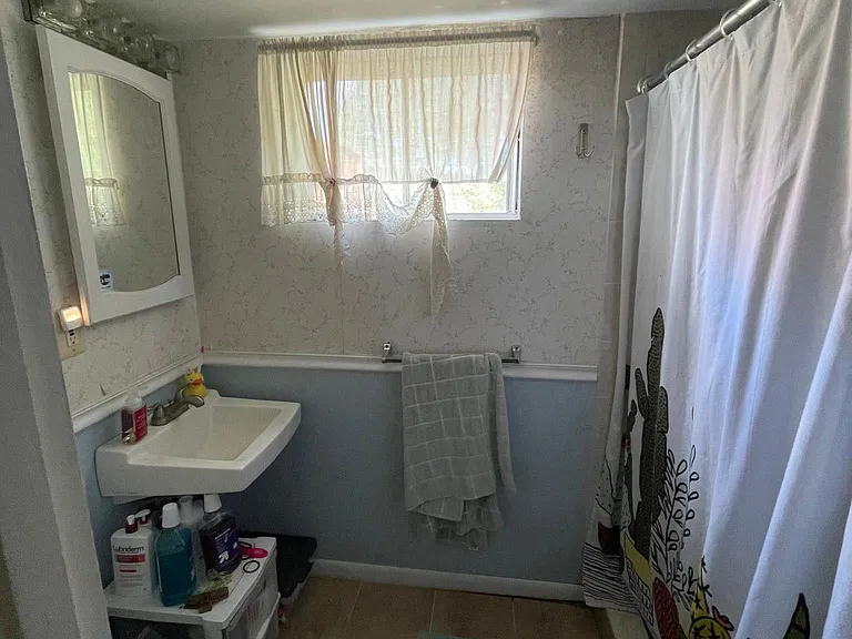 Bathroom2