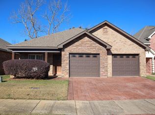 219 Veritas Dr, Dothan, AL 36303