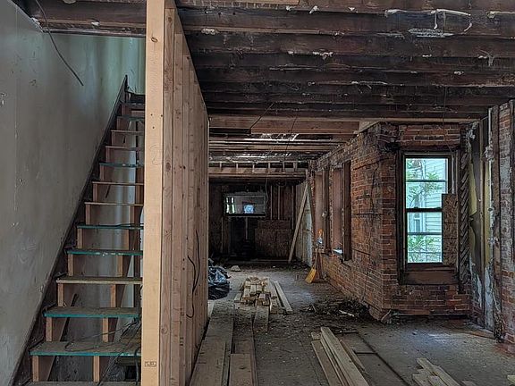4th image of 503 E 3rd St