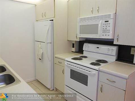 3rd image of 1072 Newport Dr #Q