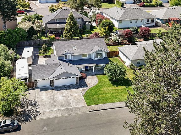 2nd image of 4713 NE 48th St