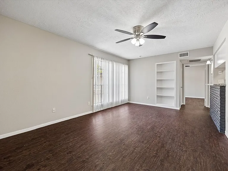 Emerson Street Apartments — Photo 16