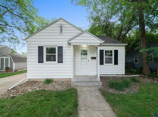 1012 S Hawthorne Ave, Sioux Falls, SD 57105