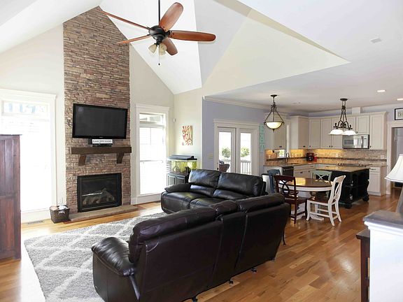 3rd image of 7225 Winter Pond Way