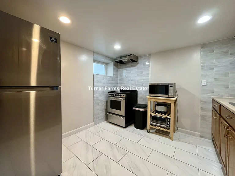 77 Fairfax St #B — Photo 7