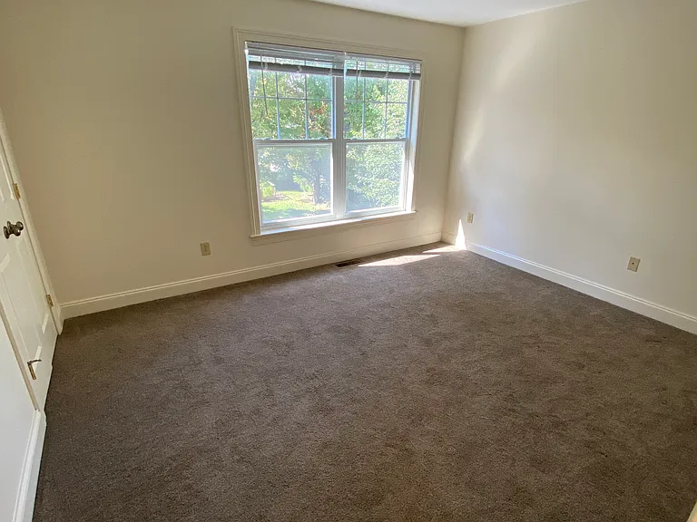 345 Dorset St #E — Photo 12