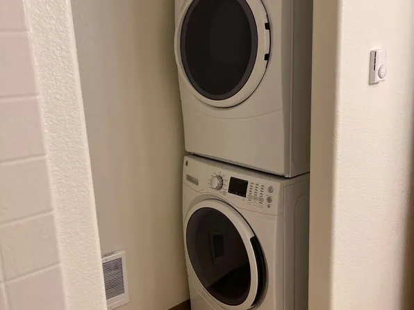 OR Xuan Place Division, 14034 SE Division St #8, Portland, OR 97236