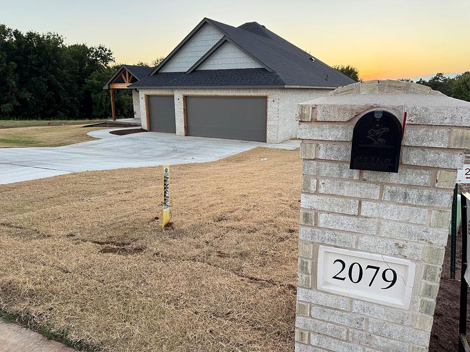 2nd image of 2079 Castle Dr