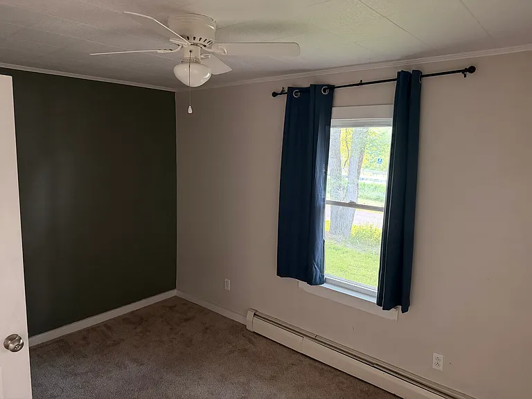 446 E River St — Photo 12