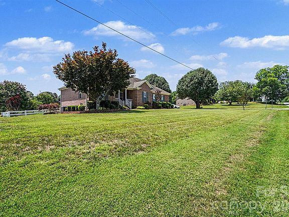 4th image of 8200 Mount Olive Rd