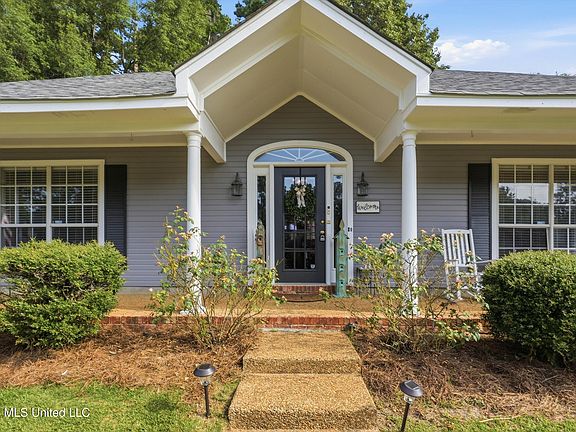 3rd image of 115 Formosa Dr