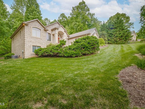 3rd image of 304 Foxdale Ln