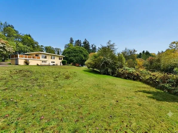 4589 Scarborough Rd, Saanich, BC V8Z 5N6