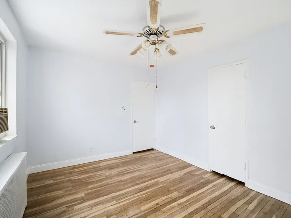 228-08 Stronghurst Avenue image 17 of 20