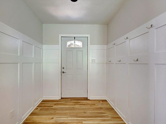 3rd image of 4821 N Shelburne Dr