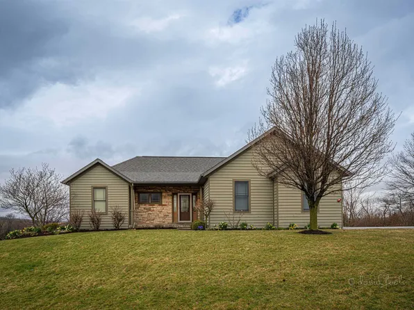 4 Saddleback Rd, Galena, IL 61036