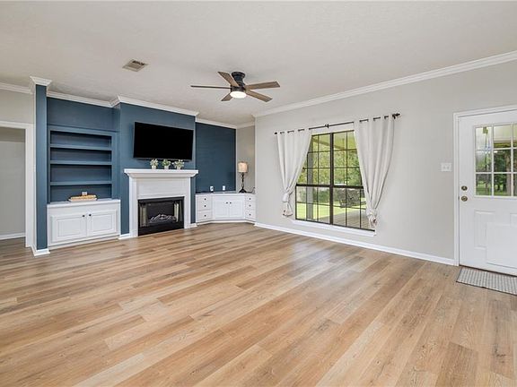 4th image of 1024 Amber Ln
