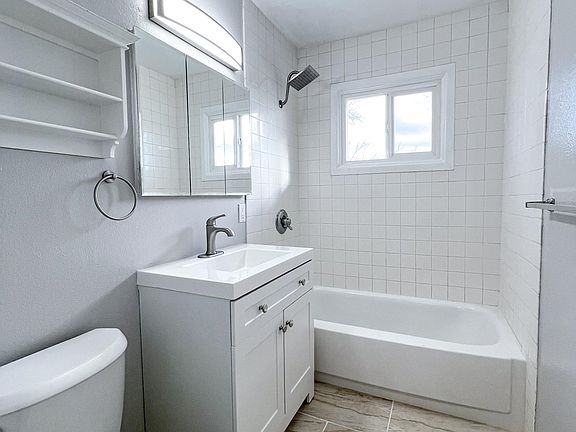 3rd image of 300 Riverview Dr W