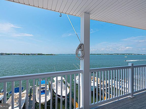 2nd image of 411 Bayshore Dr #301