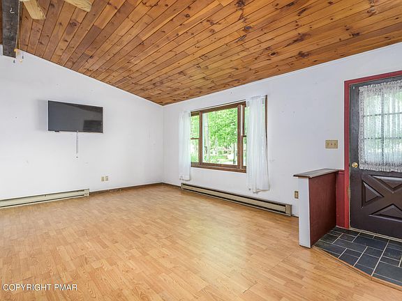 4th image of 2289 Walnut Trl