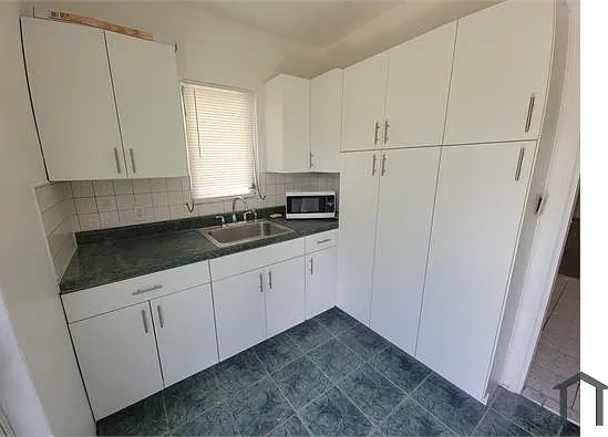 3 bed, 1200 sqft, $2,600 — Photo 2