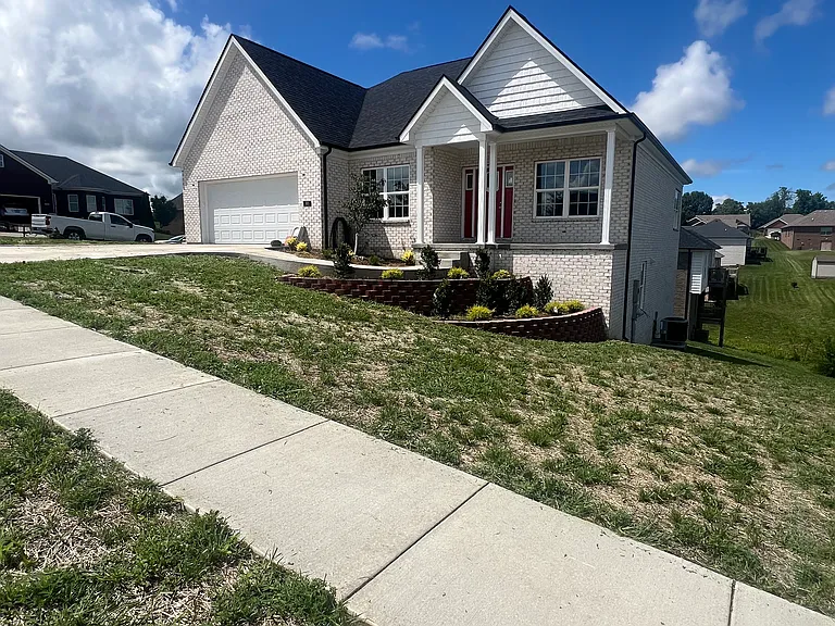 301 Pam Dr — Photo 1
